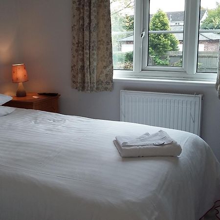 Church End Farm Bed And Breakfast Хейл Екстериор снимка