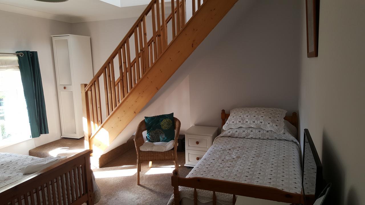 Church End Farm Bed And Breakfast Хейл Екстериор снимка