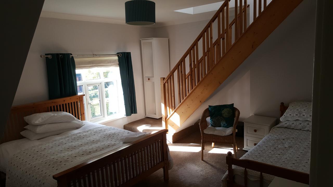 Church End Farm Bed And Breakfast Хейл Екстериор снимка