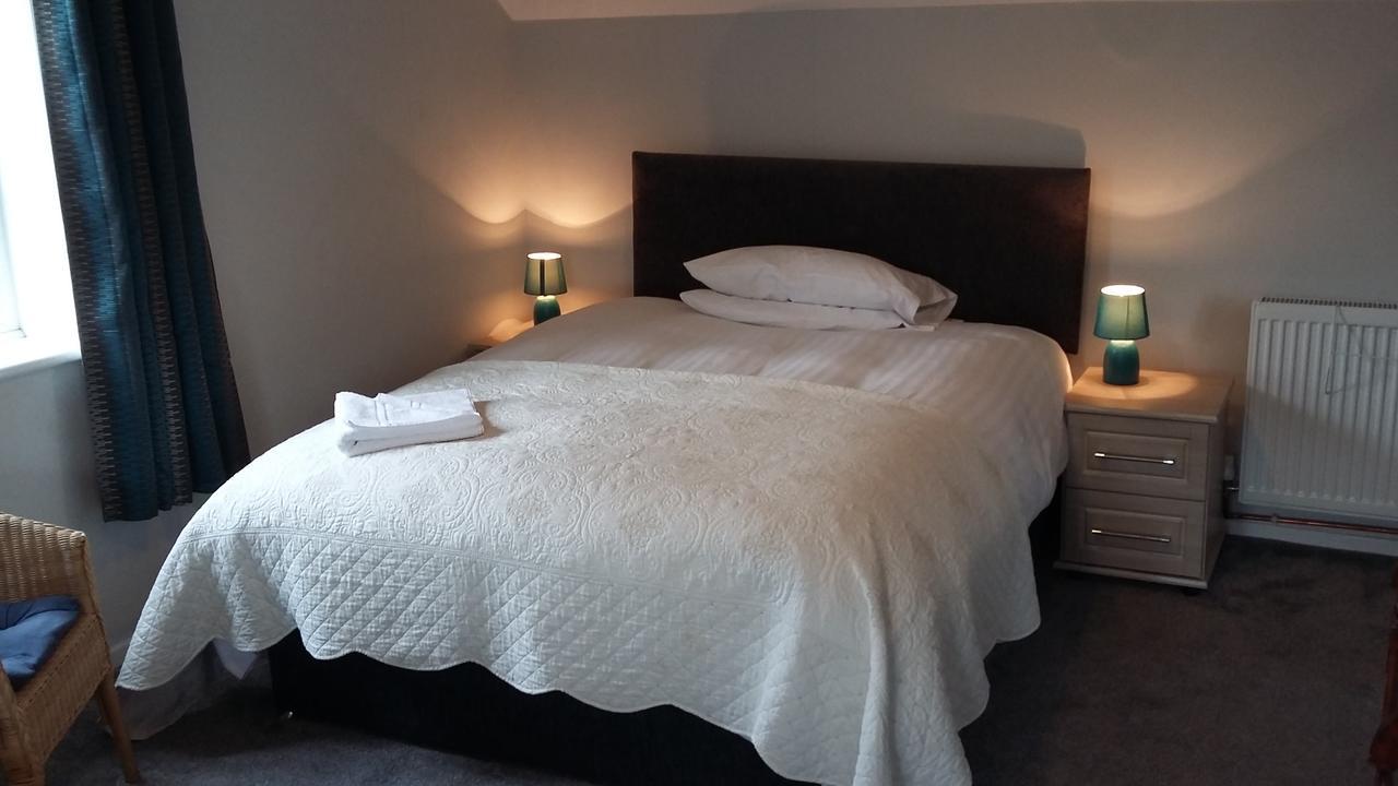 Church End Farm Bed And Breakfast Хейл Екстериор снимка